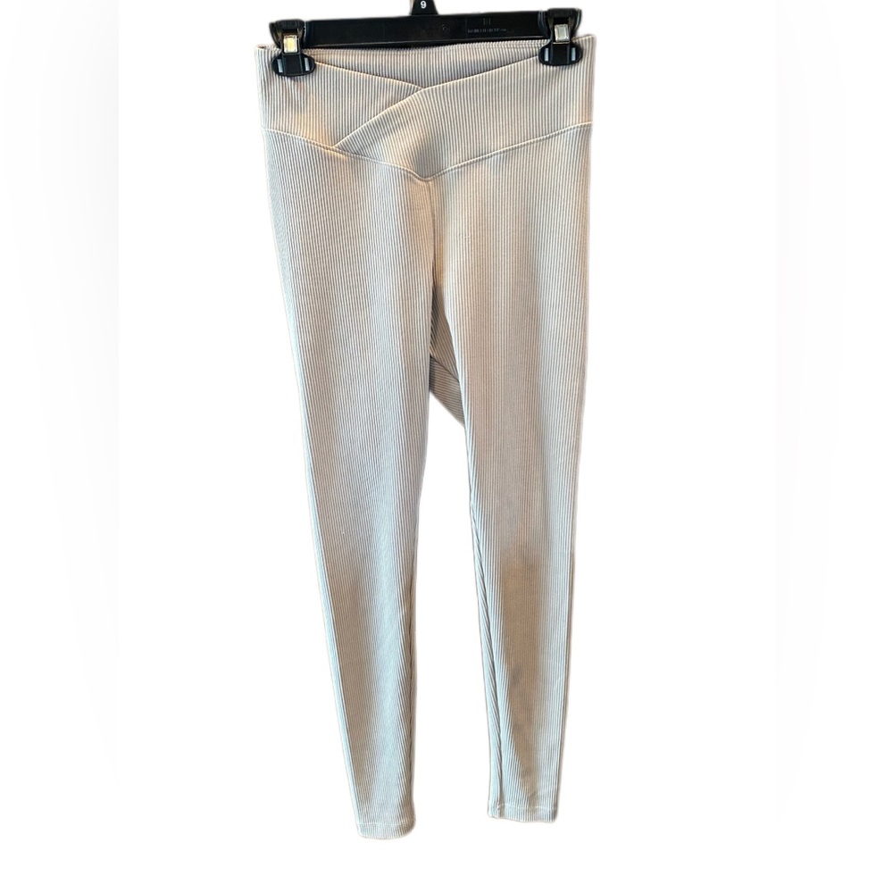 Woman’s Leggings Size Med Cream color